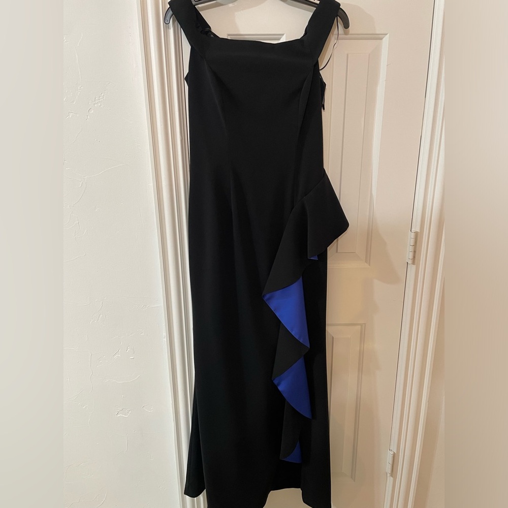 Carmen Marc Valvo Infusion Off the Shoulder Gown - Picture 3 of 10